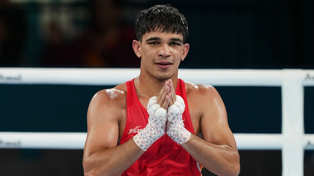 अंकुश पंघाल रिंग में हाथ जोड़कर 'नमस्ते' कर आभार जताते हुए - Ankush Panghal Bowing in Namaste Gratitude Inside Ring