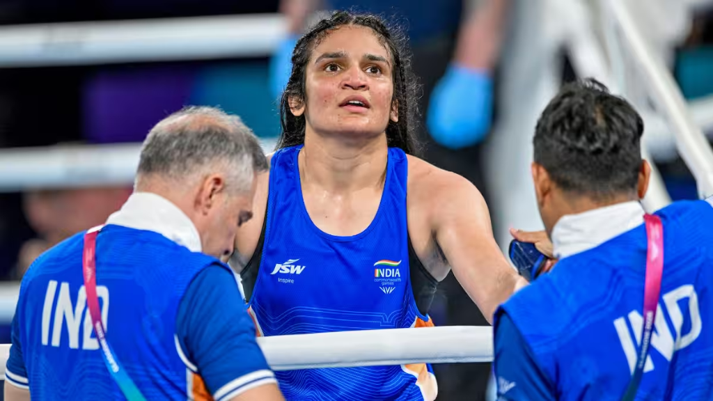 अरुंधति चौधरी रिंग कॉर्नर में भारतीय कोचों के साथ - Arundhati Choudhary Ring Corner with Indian Coaches